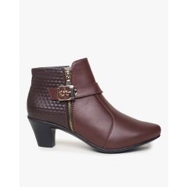 VALIOSAA,Ankle Length Boots with Buckle Closure