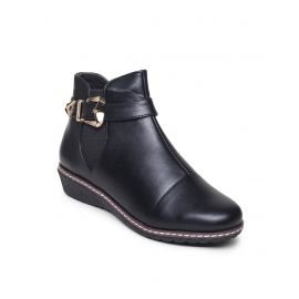 VALIOSAA,Ankle-Length Boots with Buckle Accent